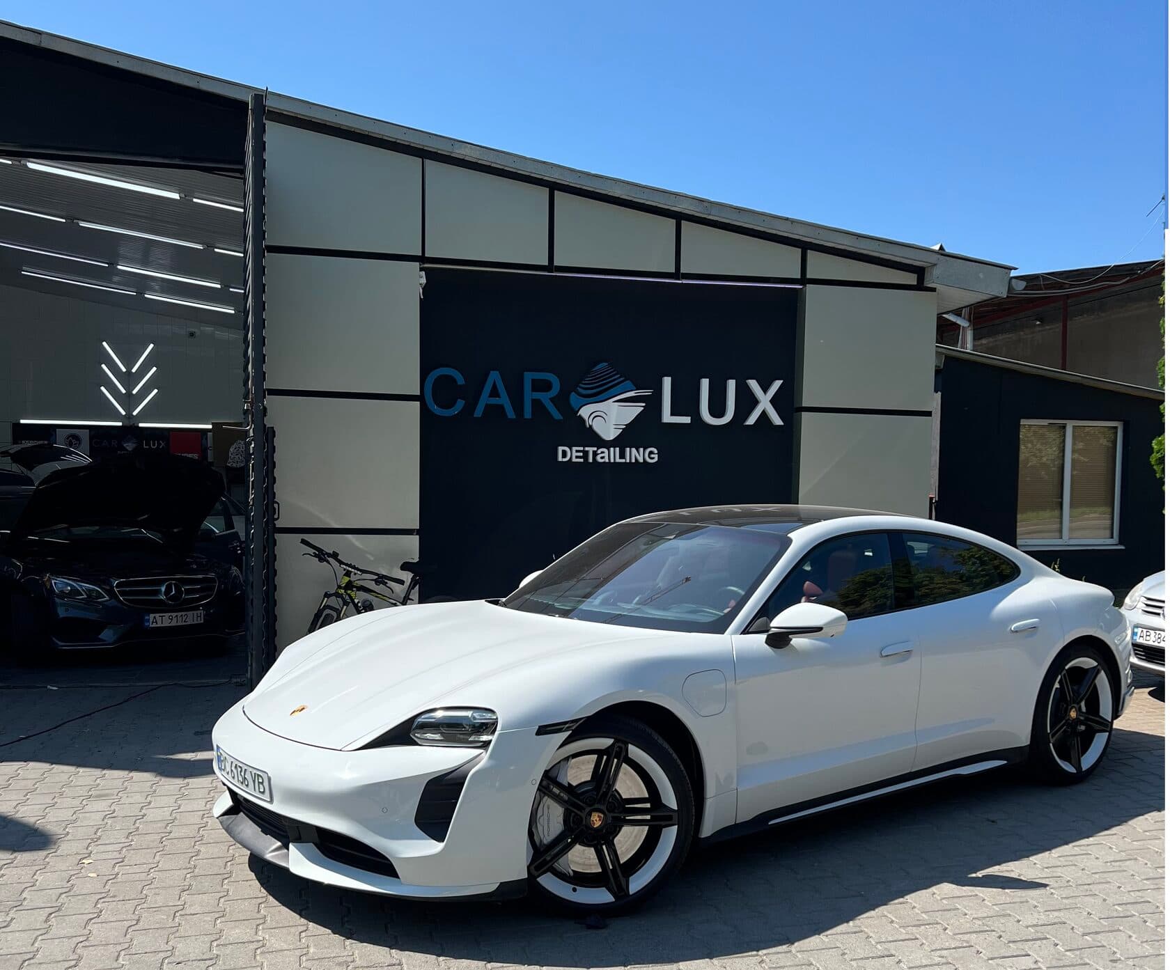 Студія CarLux Detailing, Львів — фасад